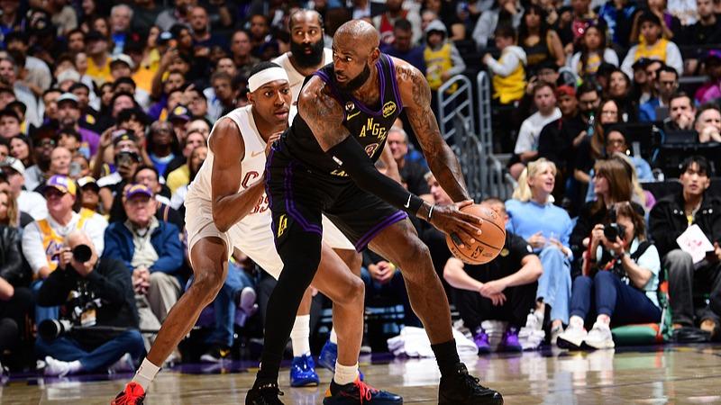 [CCTV全場集錦]??東詹雙里程碑！湖人輕取騎士三連勝 東契奇42+12 米切爾低迷