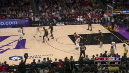 [詹姆斯空接]里夫斯巧妙吊傳 詹姆斯空中漫步滑翔單臂飛扣！