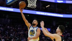 [庫里集錦]時(shí)隔2個(gè)多月復(fù)出！庫里替補(bǔ)26分鐘21中11空砍29分 全隊(duì)最高+12