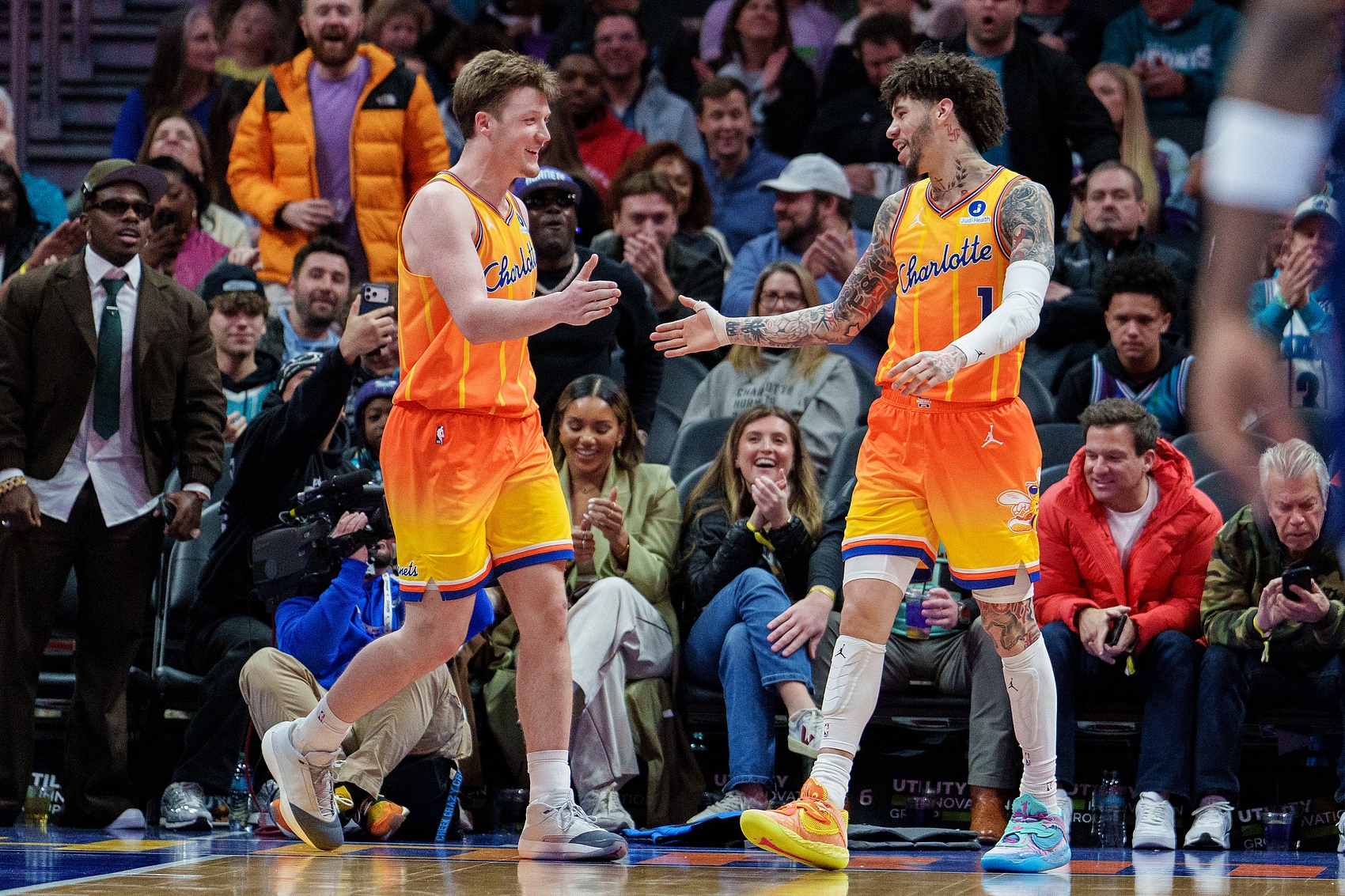 NBA賽事預(yù)測：步行者vs黃蜂、老鷹vs籃網(wǎng)、公牛vs尼克斯、爵士vs火箭、猛龍vs灰熊、凱爾特人vs雄鹿、魔術(shù)vs獨(dú)行俠、鵜鶘vs國王比分與盤口分析